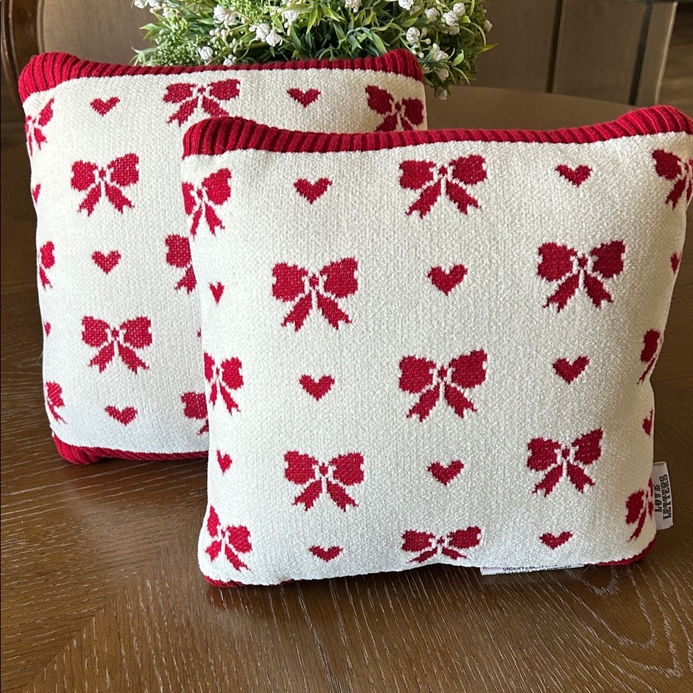 Red Bow Accent Pillow (Set of 2) - Cozy Holiday Throw Pillows